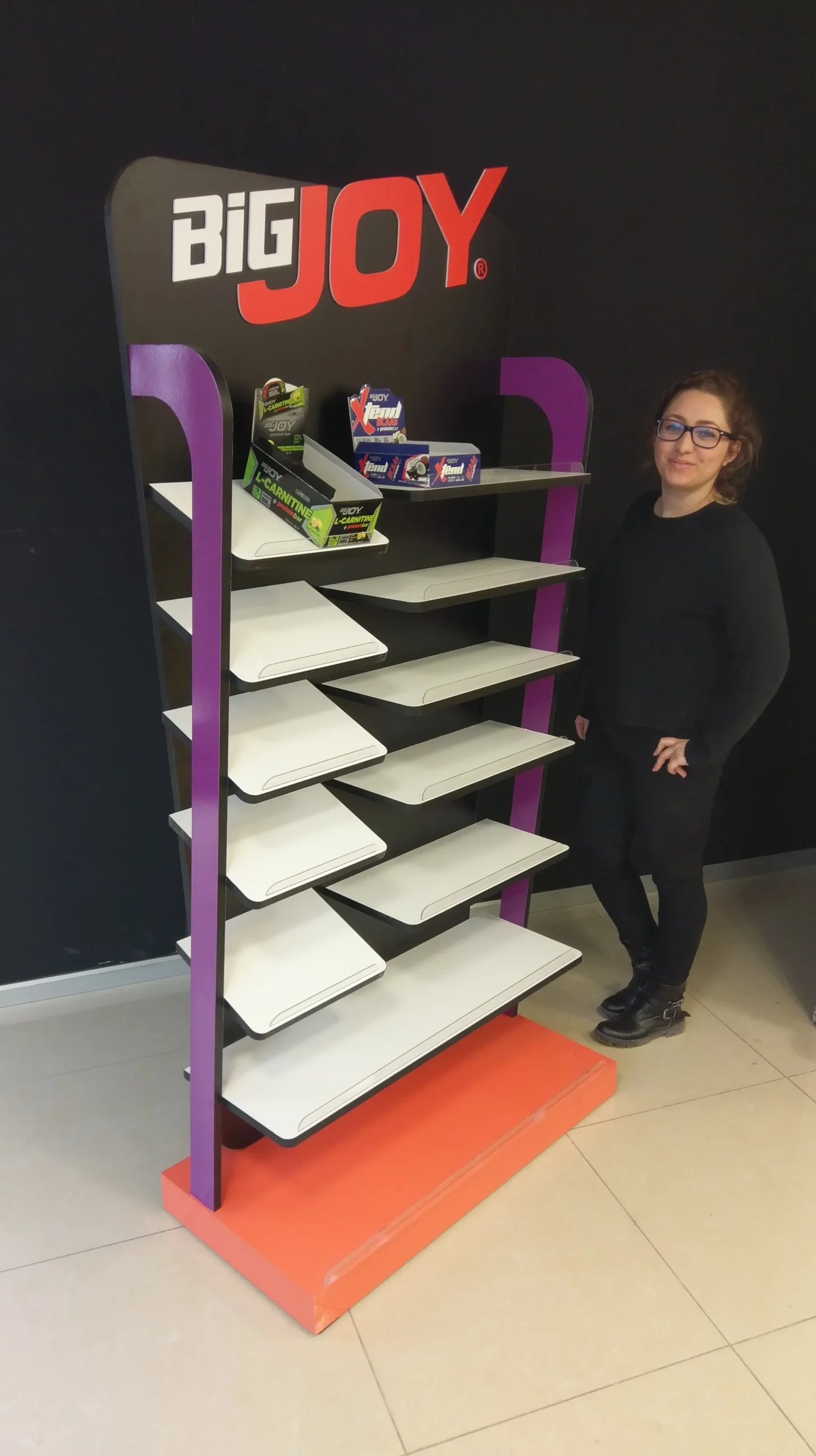 Big Joy ahşap gondol giydirme standı ve tasarımcısı Selin Gören