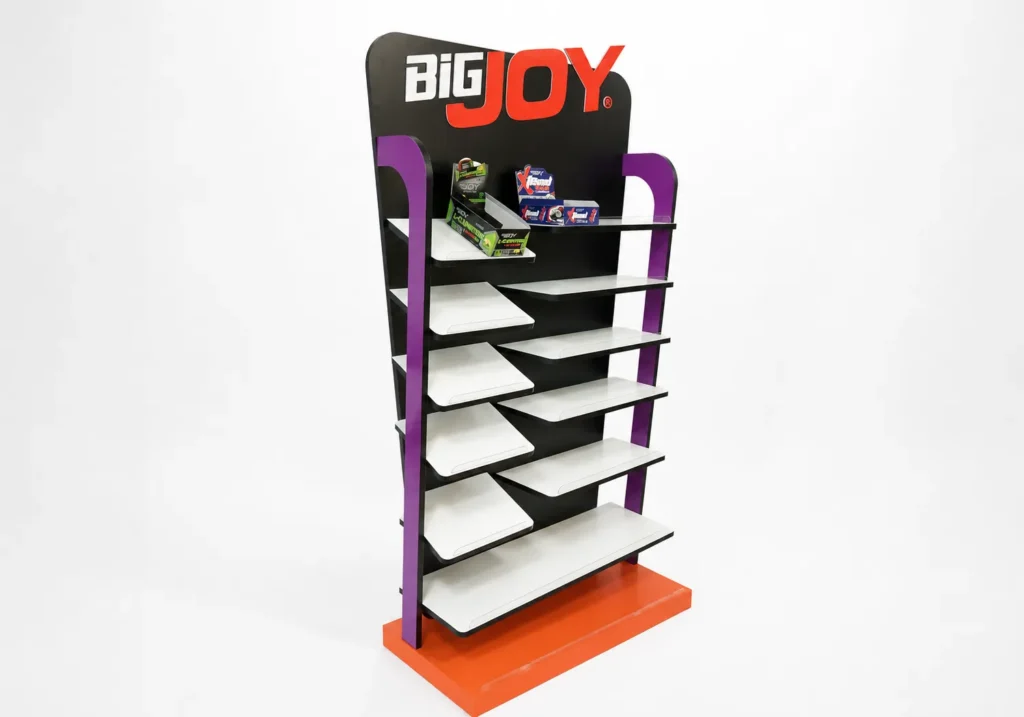 Big Joy sporcu gıdaları için üretilmiş ahşap gondol giydirme ve ürün sergileme uygulaması