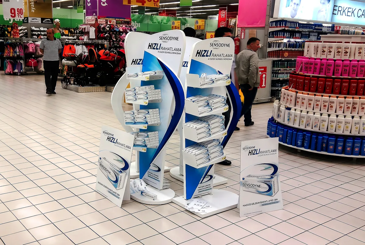 Sensodyne Hızlı Rahatlama ayaklı ürün teşhir standı