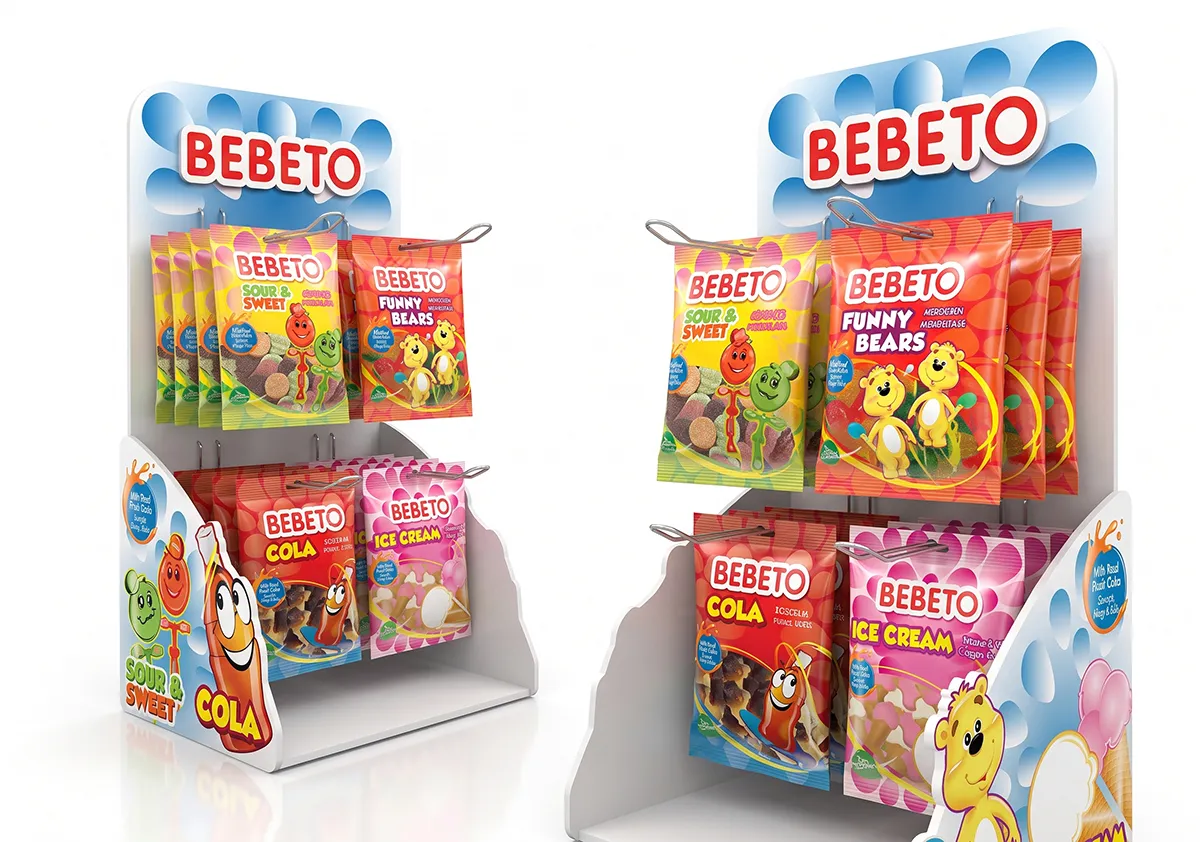 Bebeto Askılı Tezgâh Üstü Stand – market kasaları, büfeler, sinema satış noktaları ve şekerleme tezgâhları için geliştirilen profesyonel POSM teşhir uygulaması.