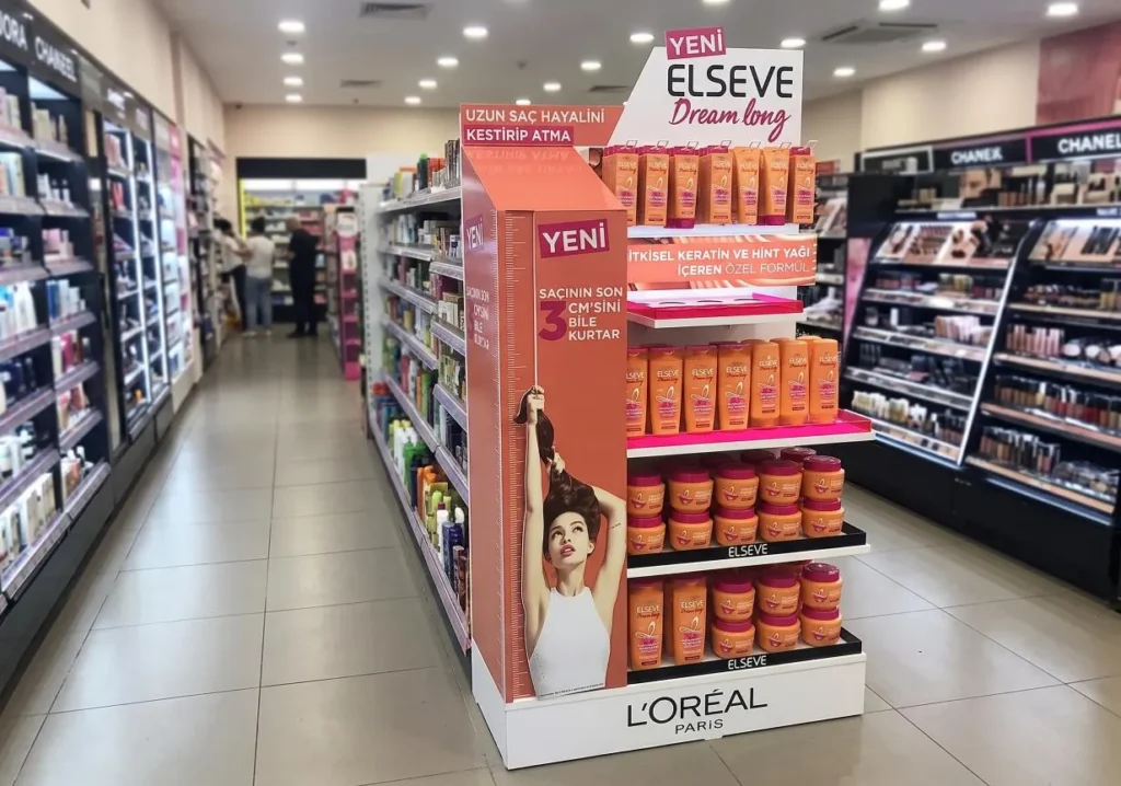 Elseve Dream Long Gondol Stand projesinin öne çıkan görseli. Elseve Dream Long şampuan, saç kremi ve bakım ürünleri için geliştirilen Gondol Giydirme uygulamasını gösterir.