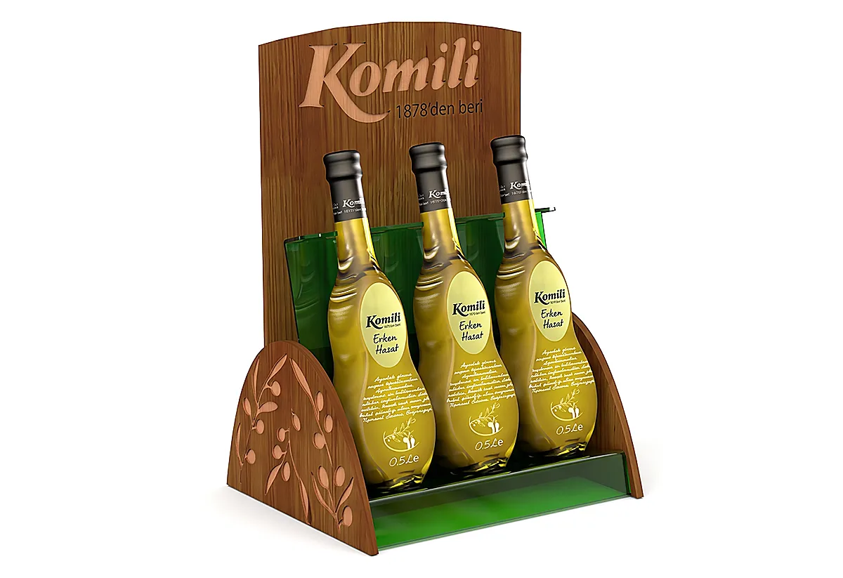 Komili zeytinyağı şişeleri için ahşap masaüstü ürün standı.