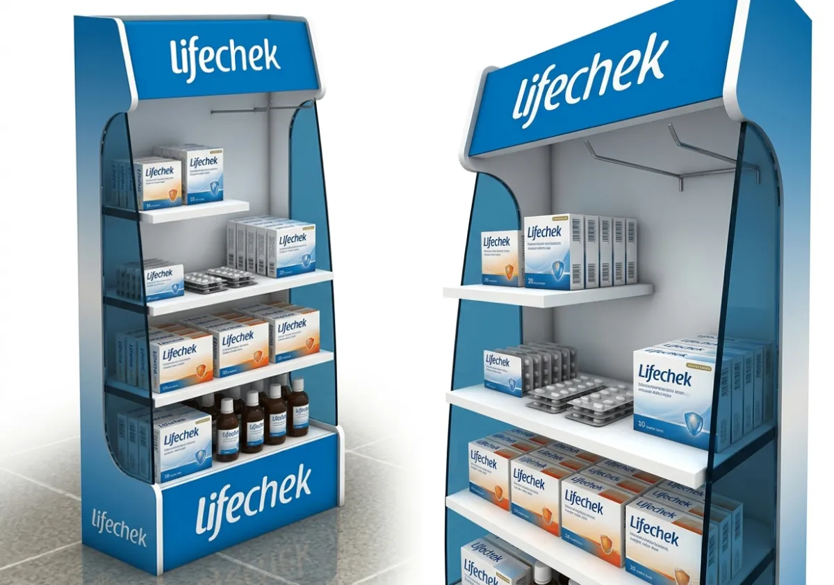 Lifechek Pleksi Kanatlı Ürün Teşhir Standı – eczaneler, medikal mağazalar ve sağlık danışma alanları için geliştirilen pleksi (akrilik) POSM teşhir uygulaması.